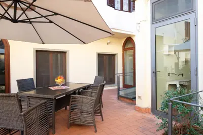 Balcone o terrazza di Unique Apartment with Private Terrace and Gothic Details