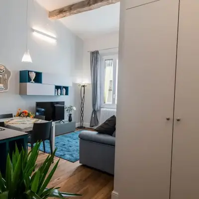 Oltrarno Lily Suite
