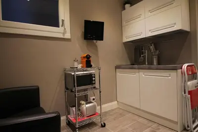 Cucina o angolo cottura di Bell Tower Studio Apartment