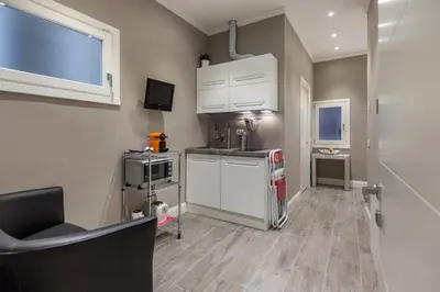 Cucina o angolo cottura di Bell Tower Studio Apartment