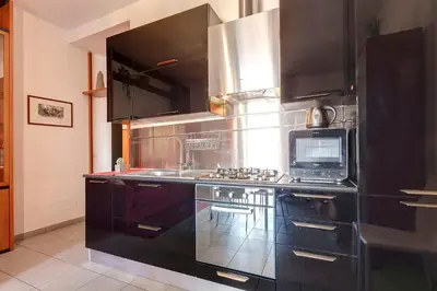 Cucina o angolo cottura di Binario9 Terrace Apartment by Mamo Florence