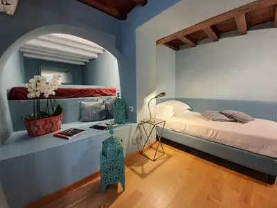 Letto o letti in una camera di Al Palazzo del Marchese di Camugliano Residenza d'Epoca