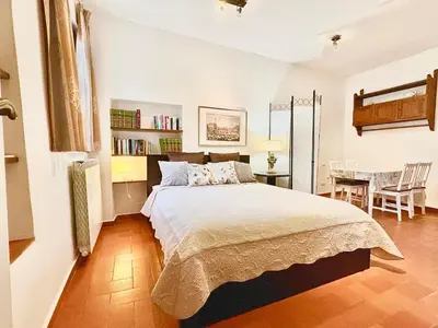 Letto o letti in una camera di DaLu Florence apartment Lucilla - private car park 15 minutes to the city center