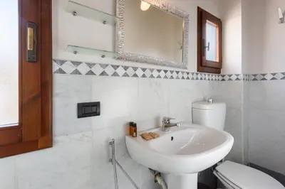 Bagno di Una finestra sulle Cappelle Medicee by Mmega