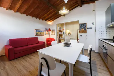 Cucina o angolo cottura di Una finestra sulle Cappelle Medicee by Mmega