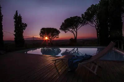 Alba o tramonto visti dall'interno dell'agriturismo o dai dintorni