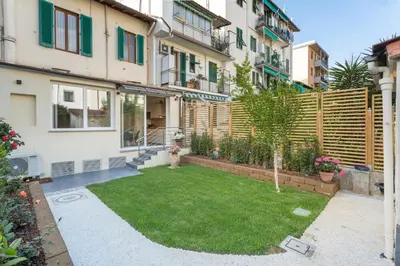 Giardino di GuestHost - Le stanze di Carla! Con cucina e bagno privato