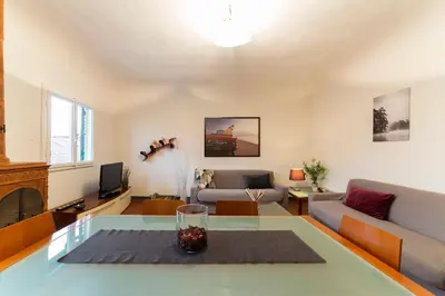 Area soggiorno di David Museum 6 sleeps apartment
