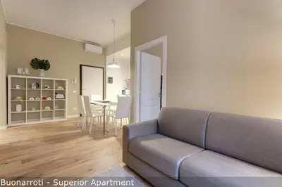 Area soggiorno di David & Buonarroti Apartments by Mamo Florence