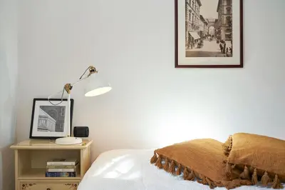 Letto o letti in una camera di One of a kind Near The Duomo w/Balcony Palace Apt
