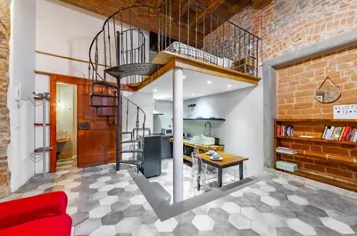 Cucina o angolo cottura di GuestHost - Florence Oltrarno Duplex Apartment