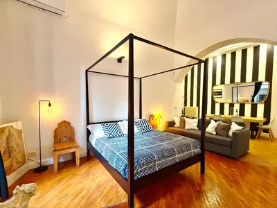Letto o letti in una camera di Chic Mamma Luxury Loft Suite