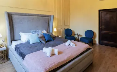 Letto o letti in una camera di Historic center Palace - Huge 4 bedrooms Santa Croce apartment - By LikeHomeFlorence