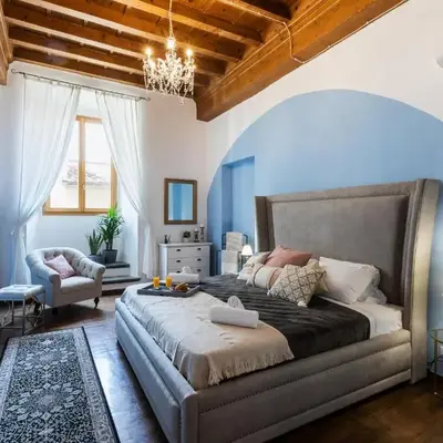 Historic center Palace - Huge 4 bedrooms Santa Croce apartment - By LikeHomeFlorence