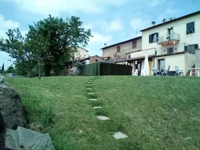 Giardino di Suite Bobo relax nel chianti classico gallo nero