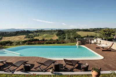 Piscina di Agriturismo Casale Ugolini o nelle vicinanze