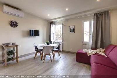 TV o dispositivi per l'intrattenimento presso Opera - Sinfonia - Minuetto - Melody Apartments by Mamo Florence