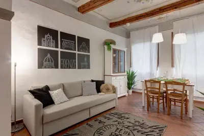 Area soggiorno di Ghibellina Apartment by Mamo Florence