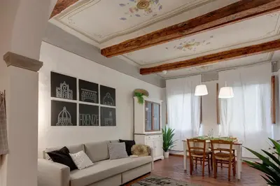 Area soggiorno di Ghibellina Apartment by Mamo Florence