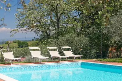 Piscina di Villa I Leoni o nelle vicinanze