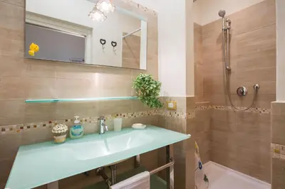 Bagno di Charming Fiesolana Apartment in heart of Florence