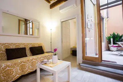 Area soggiorno di Charming Fiesolana Apartment in heart of Florence