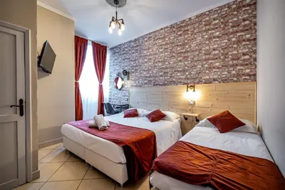 Letto o letti in una camera di HOTEL VENETO Centro Storico di Firenze