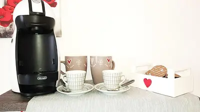 Set per la preparazione di tè e caffè presso DOMY'S GUEST HOUSE