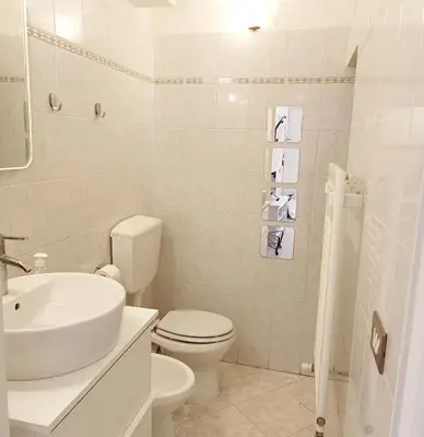 Bagno di Handy House