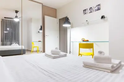 Letto o letti in una camera di GuestHost - Colorful Boccaccio Apartment