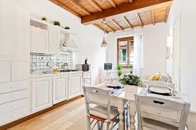 Cucina o angolo cottura di GuestHost - Florence City Center Flat Via Dei Neri
