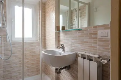 Bagno di All' Ombra Del Duomo