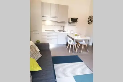 Cucina o angolo cottura di Charming & spacious Florentine home just two mins from tram stop