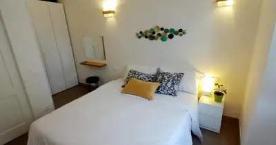 Letto o letti in una camera di Charming & spacious Florentine home just two mins from tram stop