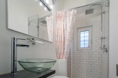 Bagno di Central Station Apartment by Mmega