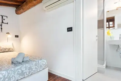 Letto o letti in una camera di GuestHost - Modern Studio Flat - 3 mins from Duomo Square