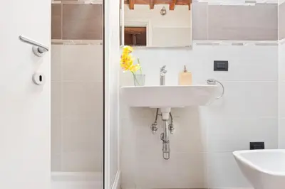Bagno di GuestHost - Modern Studio Flat - 3 mins from Duomo Square