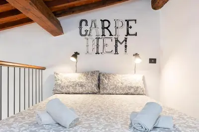 Letto o letti in una camera di GuestHost - Modern Studio Flat - 3 mins from Duomo Square