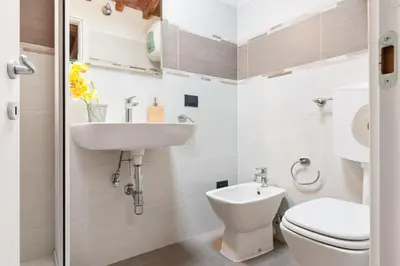 Bagno di GuestHost - Modern Studio Flat - 3 mins from Duomo Square