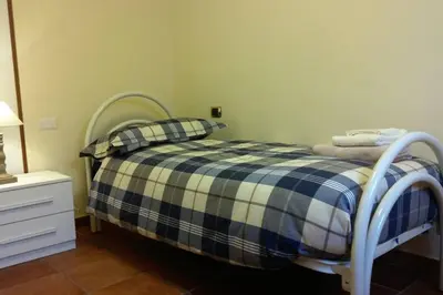Letto o letti in una camera di Charming Family Lodge With Private Garage