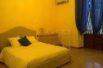 Letto o letti in una camera di Charming Family Lodge With Private Garage