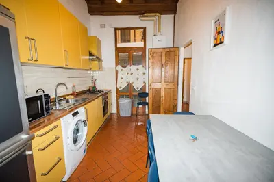 Cucina o angolo cottura di Roomy and elegant apartment by Piazza Pitti