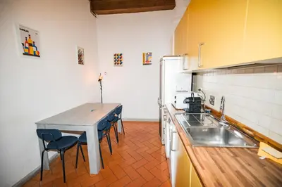 Cucina o angolo cottura di Roomy and elegant apartment by Piazza Pitti