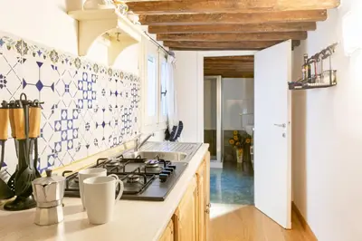 Cucina o angolo cottura di GuestHost - Giardino Bardini Cozy Apartment