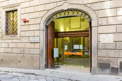 Facciata o entrata di GuestHost - Giardino Bardini Cozy Apartment