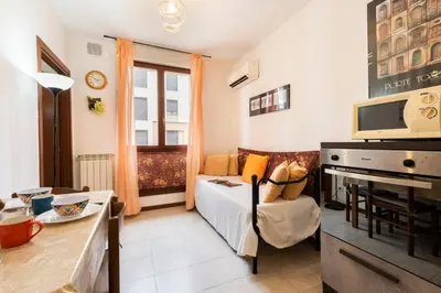 Area soggiorno di Castelnuovo Flat with Elevator and Free Parking