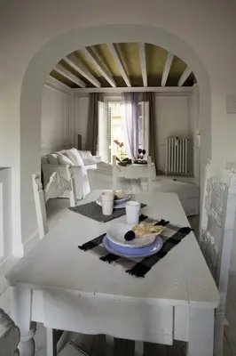 Area soggiorno di White Home by Mmega