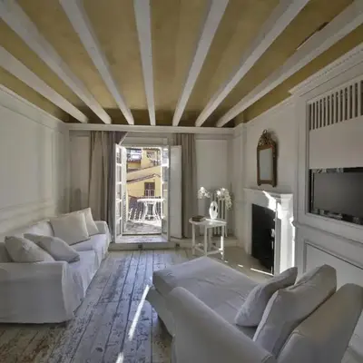 White Home by Mmega