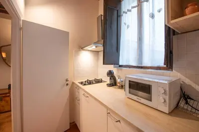 Cucina o angolo cottura di Duomo Suite con balcone