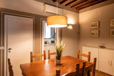 Cucina o angolo cottura di Duomo Suite con balcone
